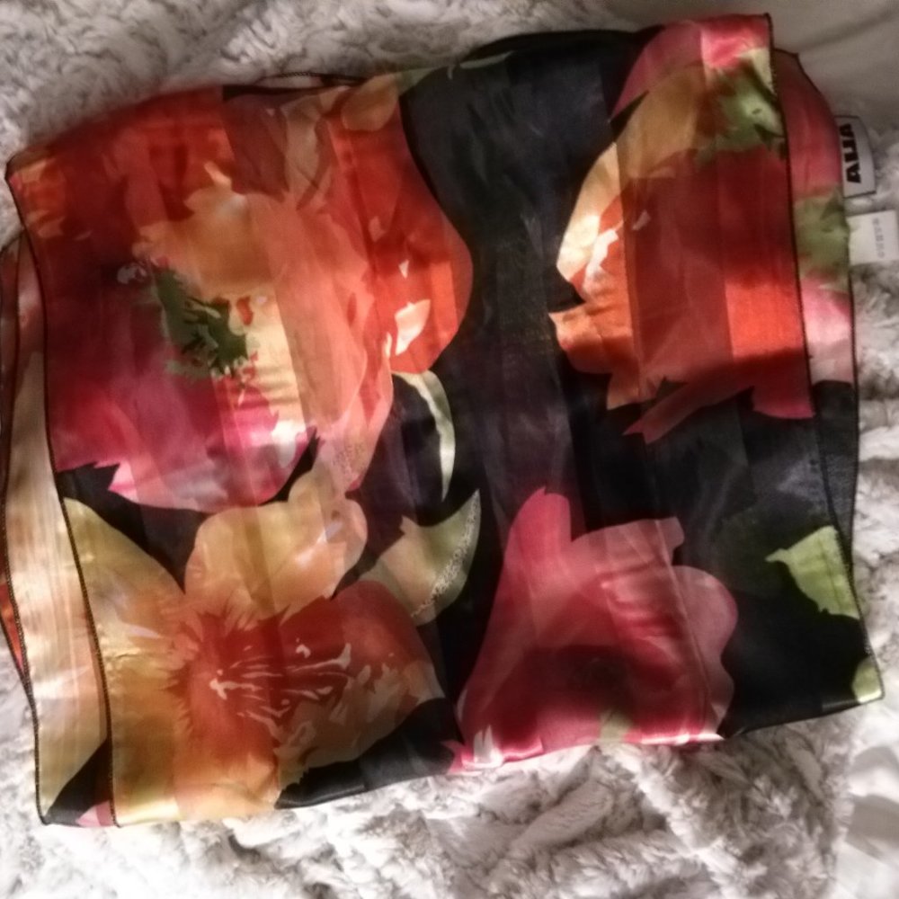 Alia Scarf - Picture 2 of 4